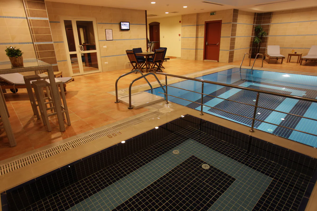 استخر هتل گلدن پارک استانبول